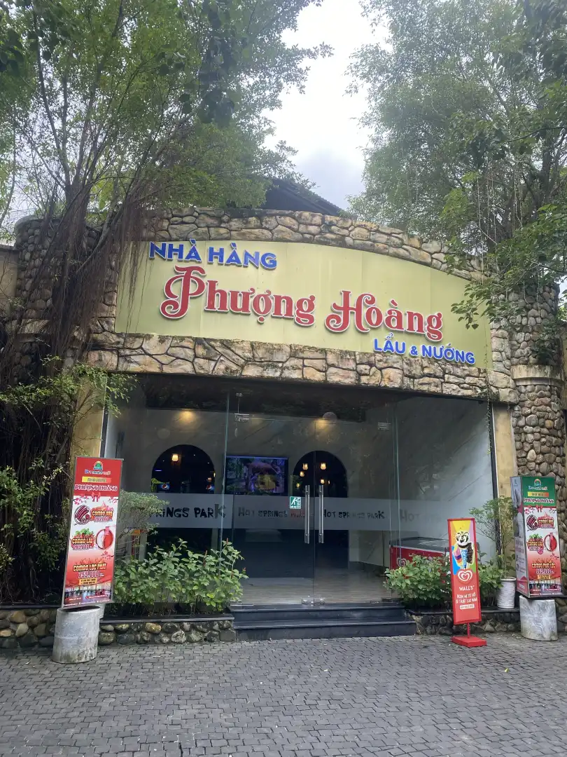 Mặt tiền Nhà hàng Phượng Hoàng chuyên lẩu và nướng tại Núi Thần Tài Đà Nẵng